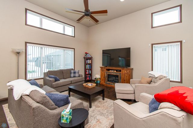 1131 29 Avenue W, West Fargo, ND 58078