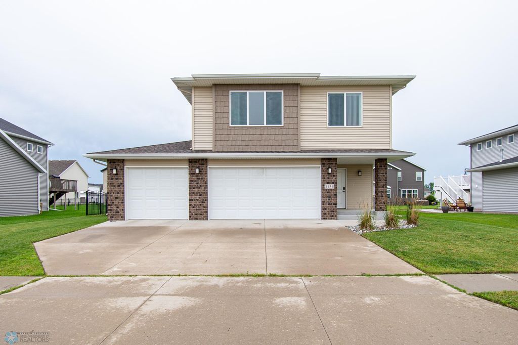 1131 29 Avenue W, West Fargo, ND 58078