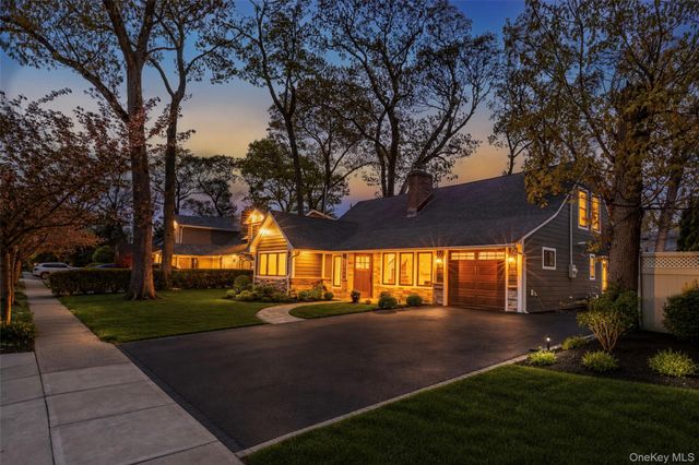 11 Ranch Place, Merrick, NY 11566