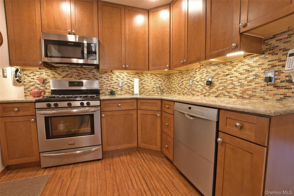 24 Island Boulevard, Bohemia, NY 11716 — photo 4