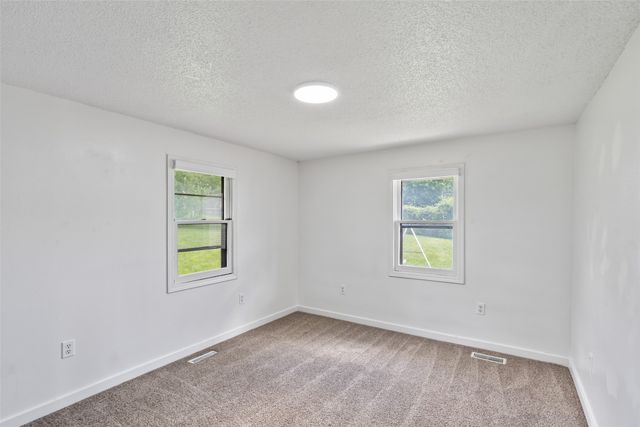 2327 E 37 Court, Des Moines, IA 50317