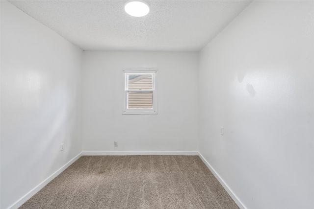 2327 E 37 Court, Des Moines, IA 50317