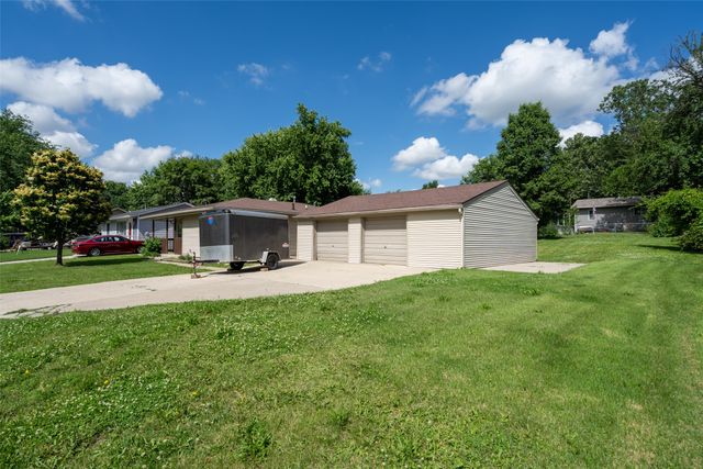 2327 E 37 Court, Des Moines, IA 50317
