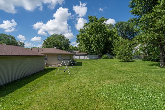2327 E 37 Court, Des Moines, IA 50317
