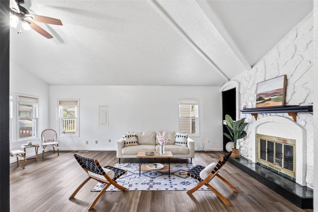 2327 E 37 Court, Des Moines, IA 50317