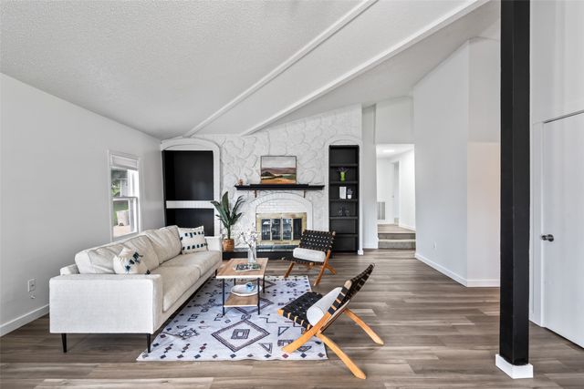 2327 E 37 Court, Des Moines, IA 50317