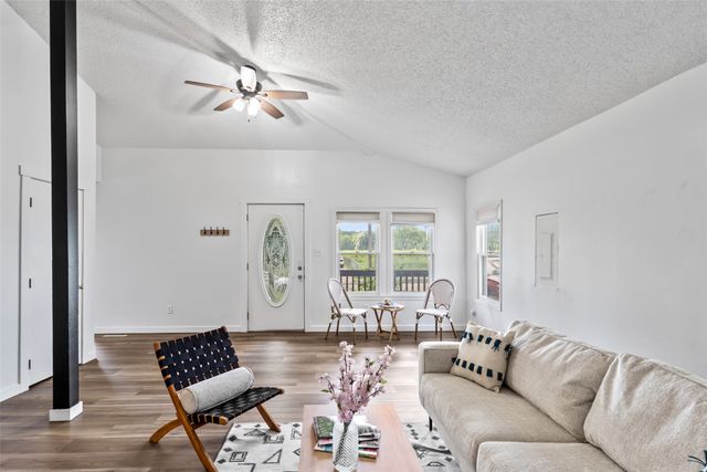 2327 E 37 Court, Des Moines, IA 50317