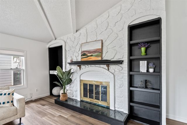 2327 E 37 Court, Des Moines, IA 50317