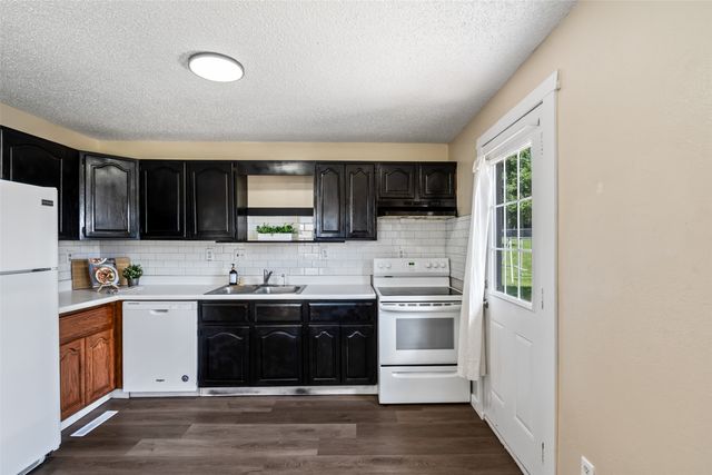 2327 E 37 Court, Des Moines, IA 50317