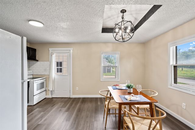 2327 E 37 Court, Des Moines, IA 50317