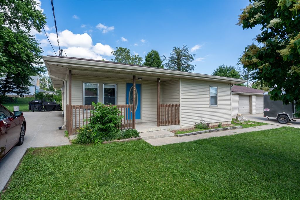 2327 E 37 Court, Des Moines, IA 50317