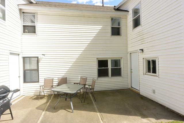 152 Green St 152, Clinton, MA 01510