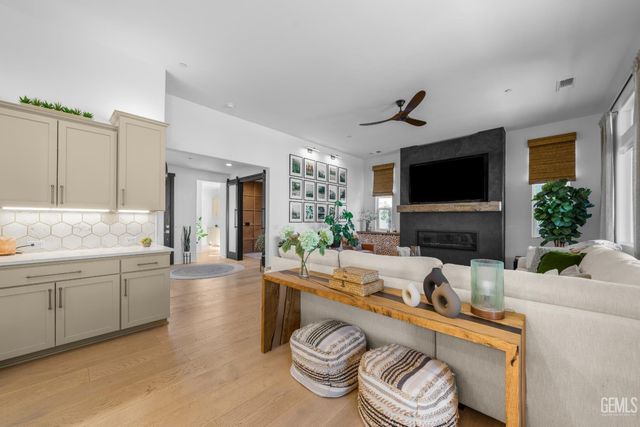 14806 Pemberley Passage Avenue, Bakersfield, CA 93311