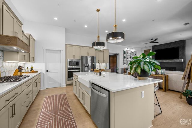14806 Pemberley Passage Avenue, Bakersfield, CA 93311