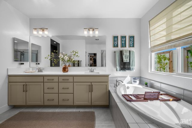 14806 Pemberley Passage Avenue, Bakersfield, CA 93311