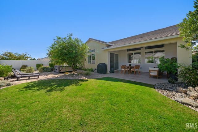 14806 Pemberley Passage Avenue, Bakersfield, CA 93311