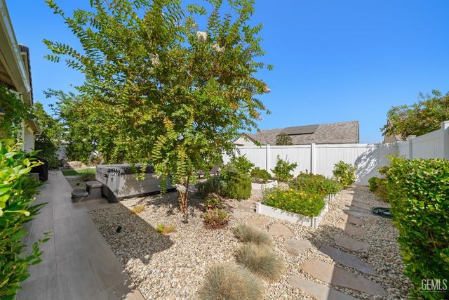 14806 Pemberley Passage Avenue, Bakersfield, CA 93311