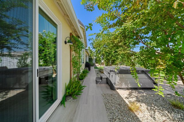 14806 Pemberley Passage Avenue, Bakersfield, CA 93311
