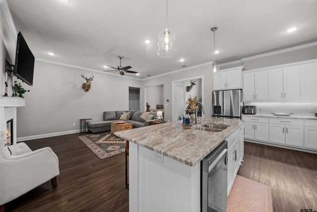 409 Meadow Lane, Chandler, TX 75758