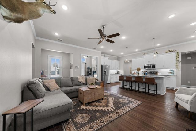 409 Meadow Lane, Chandler, TX 75758