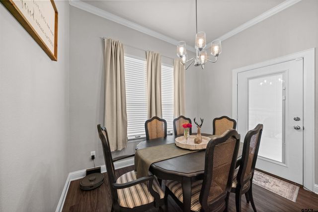 409 Meadow Lane, Chandler, TX 75758