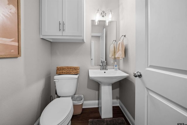 409 Meadow Lane, Chandler, TX 75758