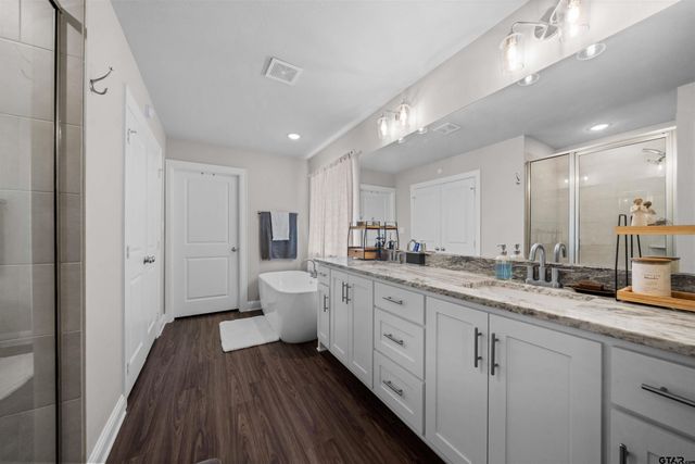 409 Meadow Lane, Chandler, TX 75758