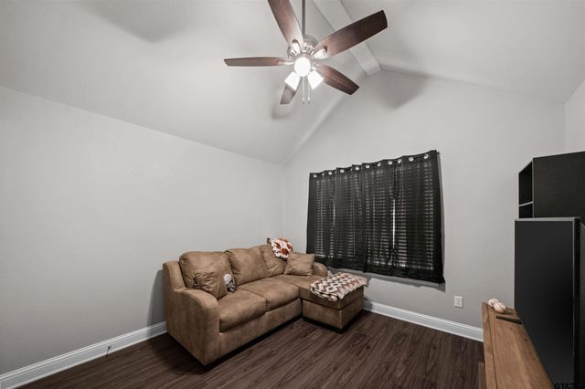 409 Meadow Lane, Chandler, TX 75758