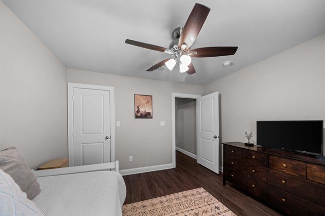 409 Meadow Lane, Chandler, TX 75758