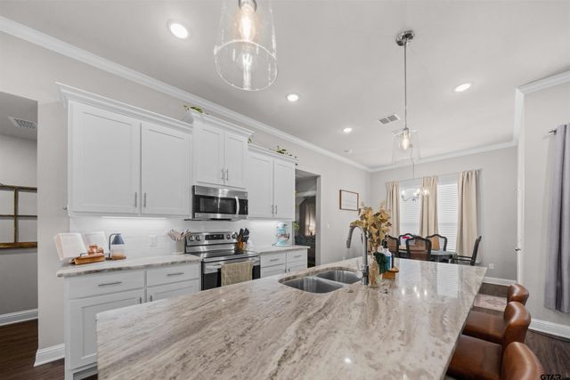 409 Meadow Lane, Chandler, TX 75758