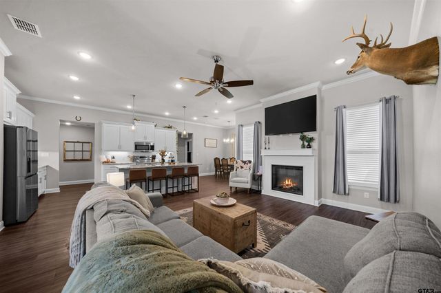 409 Meadow Lane, Chandler, TX 75758