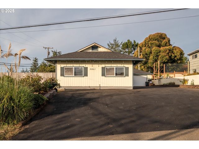 93581 BAY PARK Ln, Coos Bay, OR 97420