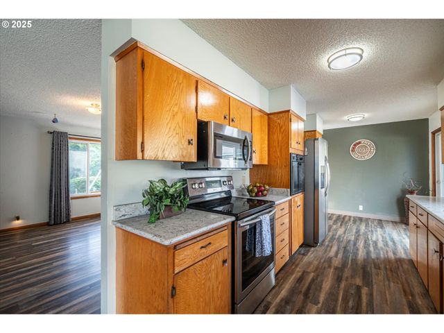 93581 BAY PARK Ln, Coos Bay, OR 97420