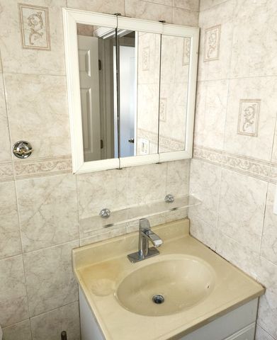 8843 Robin Drive C, Des Plaines, IL 60016