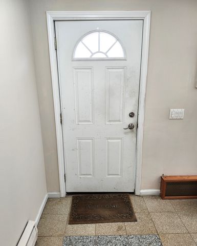 8843 Robin Drive C, Des Plaines, IL 60016