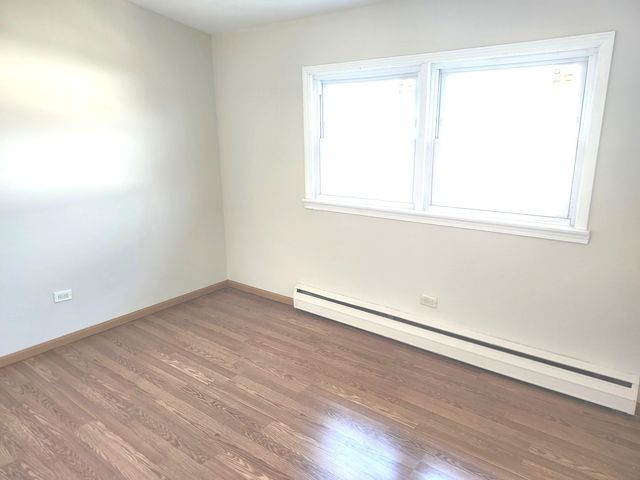 8843 Robin Drive C, Des Plaines, IL 60016