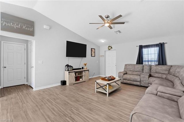 1132 NW 20th PL, Cape Coral, FL 33993