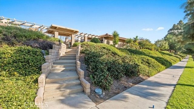 1019 W Pine, Upland, CA 91786