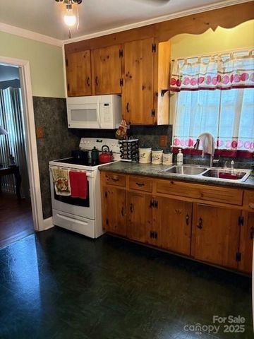 4331 Knollcrest Drive, Charlotte, NC 28208