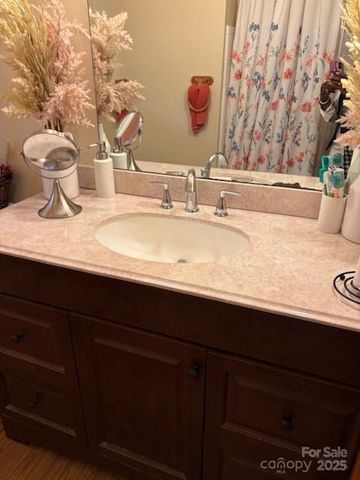 4331 Knollcrest Drive, Charlotte, NC 28208