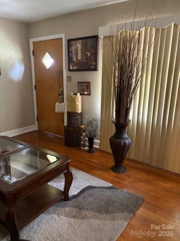 4331 Knollcrest Drive, Charlotte, NC 28208