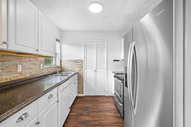 1920 N 66th Ave, Hollywood, FL 33024