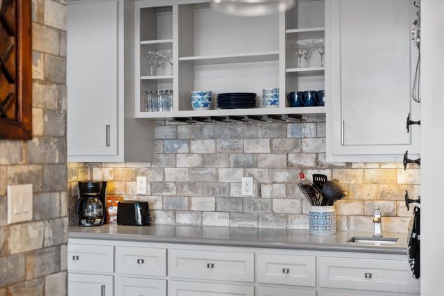 3942 Knollcrest Drive, Montgomery, TX 77356