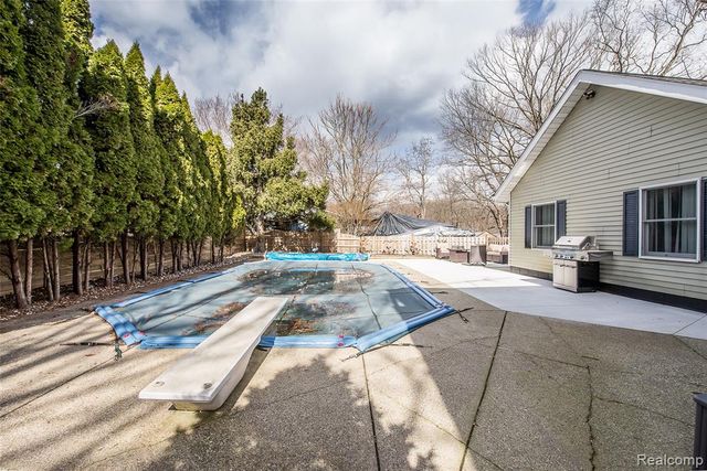 11834 Eriksen Drive, Pinckney, MI 48169