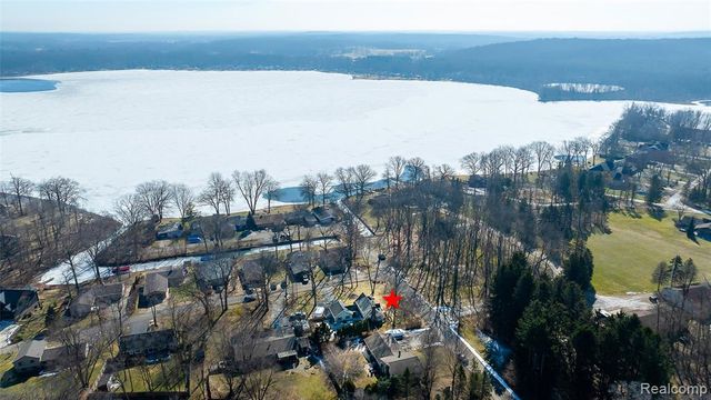 11834 Eriksen Drive, Pinckney, MI 48169