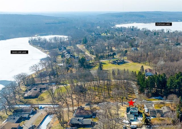 11834 Eriksen Drive, Pinckney, MI 48169