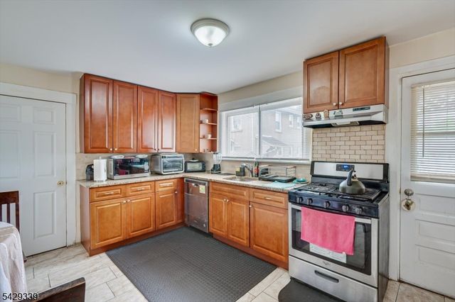 31 Romney Rd, Bound Brook Boro, NJ 08805