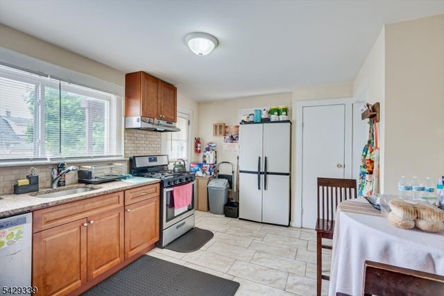 31 Romney Rd, Bound Brook Boro, NJ 08805