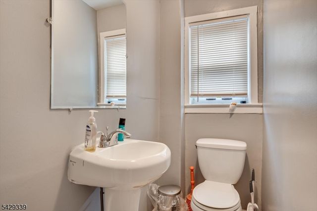 31 Romney Rd, Bound Brook Boro, NJ 08805