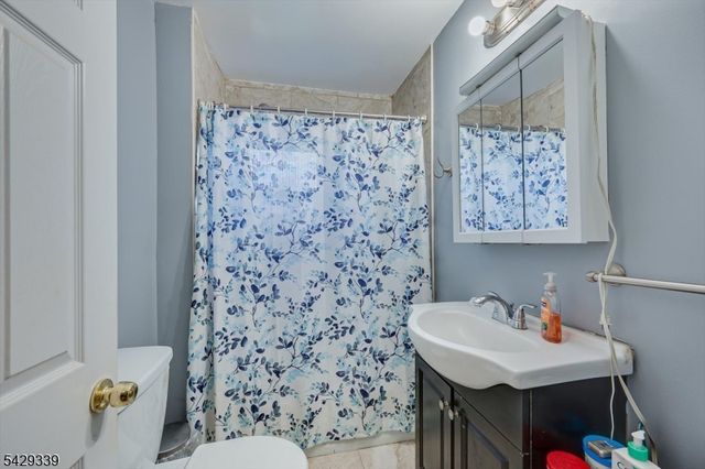 31 Romney Rd, Bound Brook Boro, NJ 08805